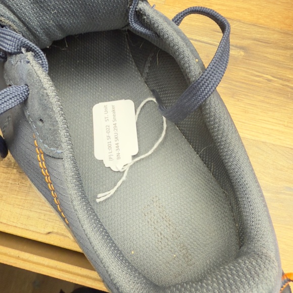 LL bean men 9.5 size Blue and Tan Athletic Sneakers - Picture 8 of 9